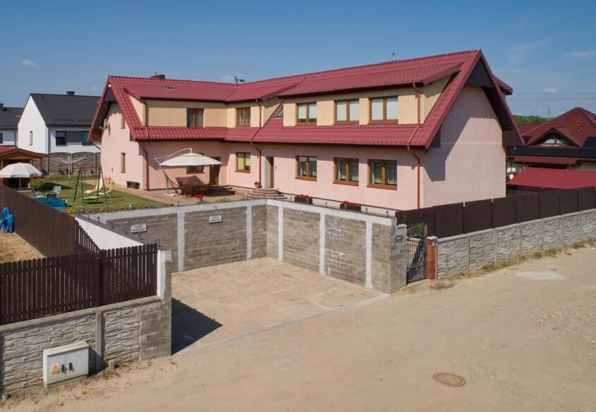 Budynek na działalność biurowo -usługową.