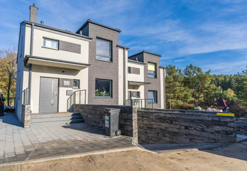 Skrajny szereg w Straszynie, spokojne otoczenie