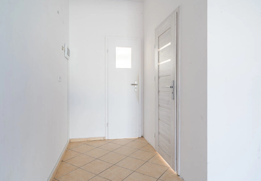 Lokal z witryną na parterze, ul. Morska duży ruch.