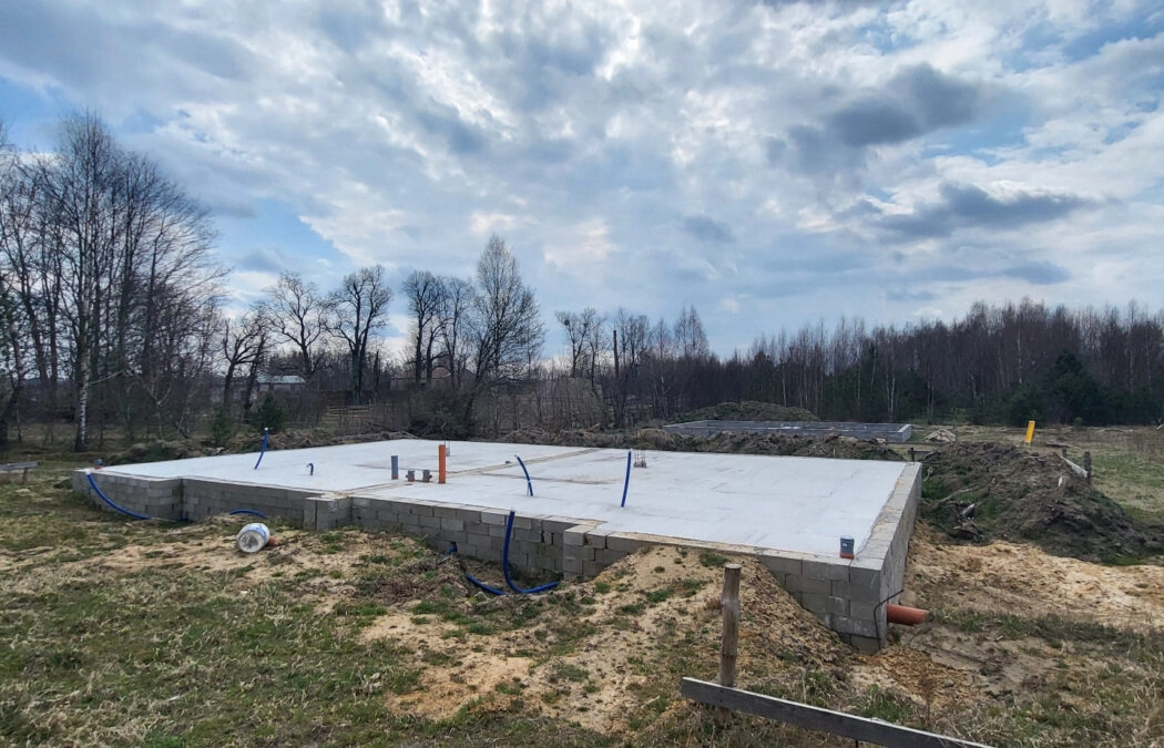 Działka z fundamentami pod budynek jednorodzinny