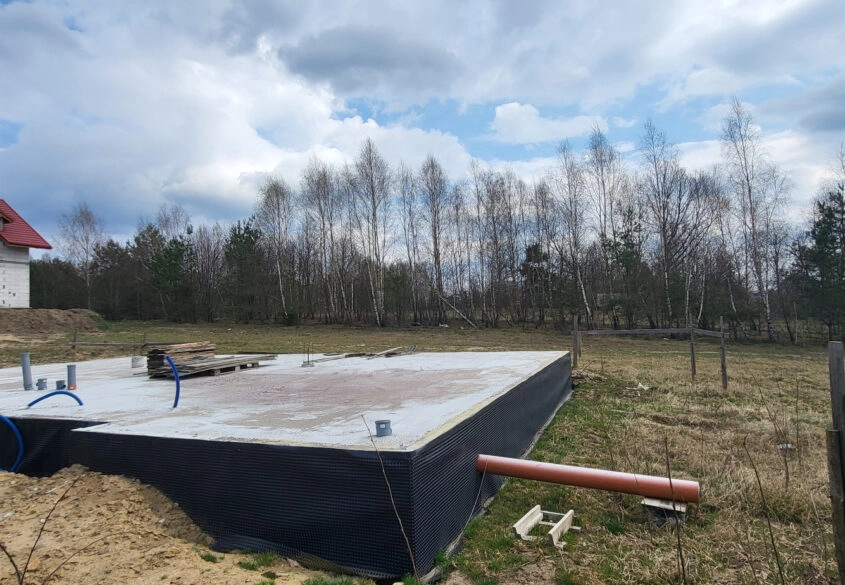 Działki z fundamentami pod budynek jednorodzinny