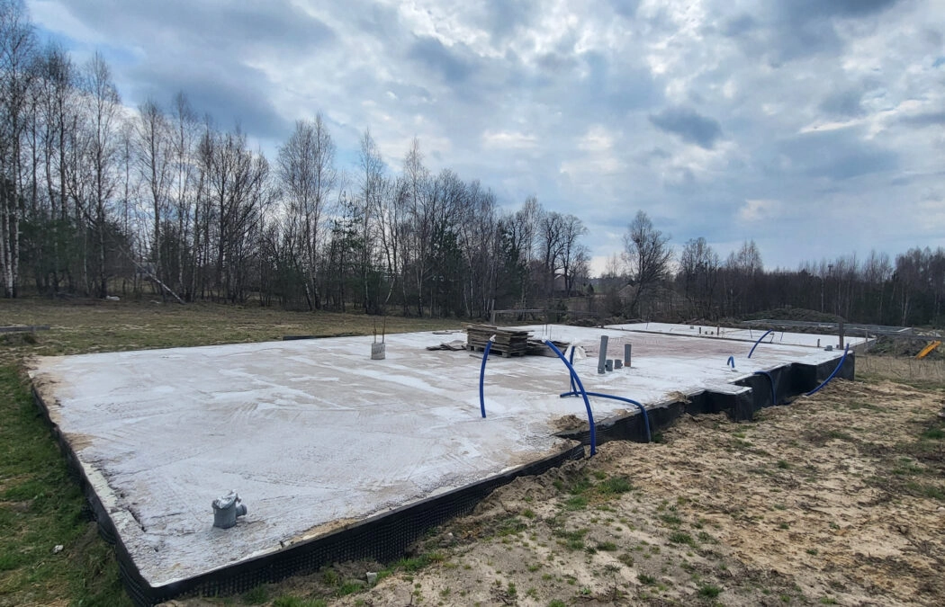 Działki z fundamentami pod budynek jednorodzinny
