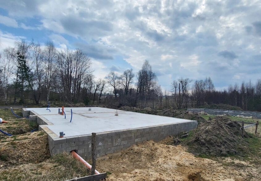 Działka z fundamentami pod budynek jednorodzinny