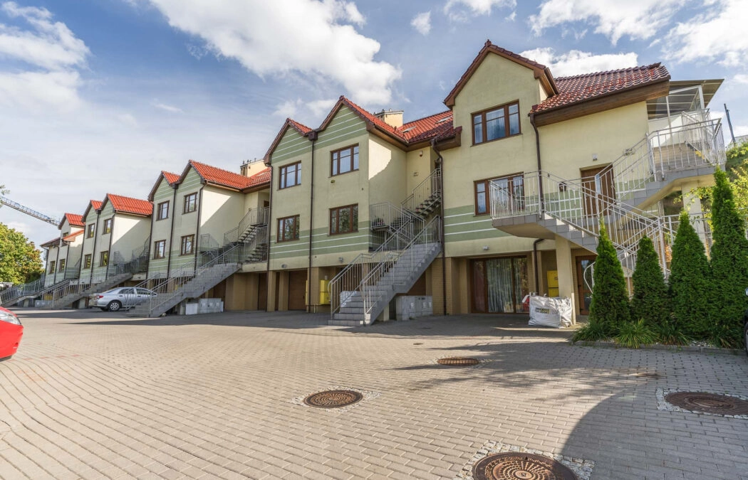 II poziomowe z ogródkiem i GARAŻEM