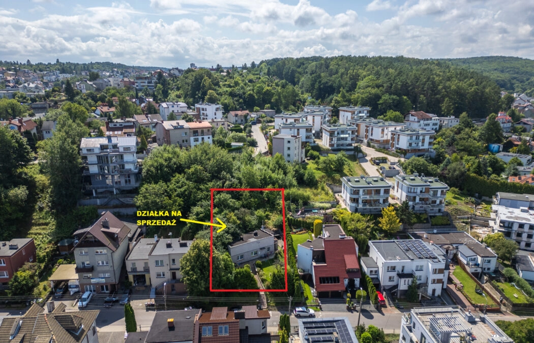 Działka z potencjałem: Dom do wyburzenia na granic