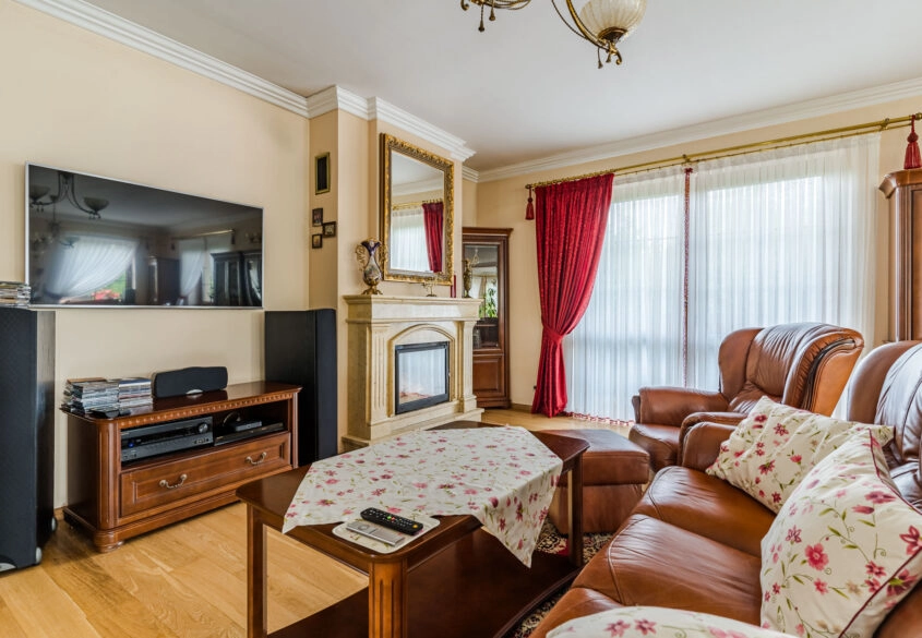 Piękny dom położony w malowniczej scenerii!