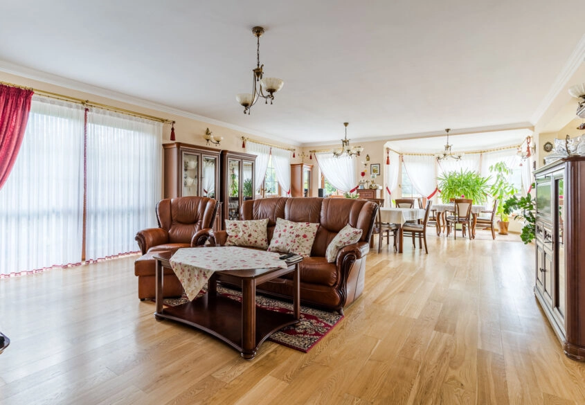 Piękny dom położony w malowniczej scenerii!