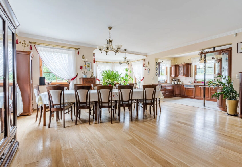 Piękny dom położony w malowniczej scenerii!