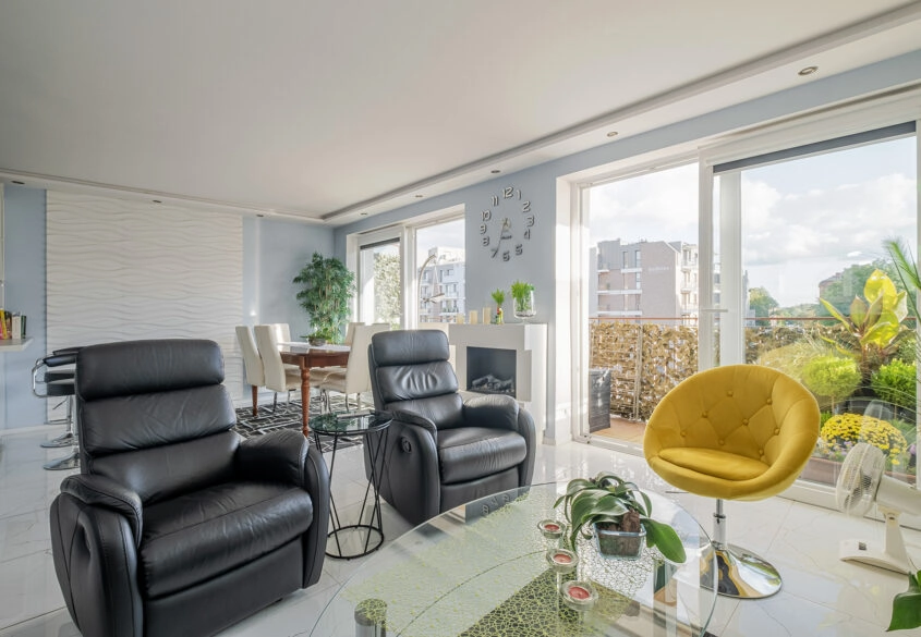 Słoneczne mieszkanie w centrum z dużymi oknami!