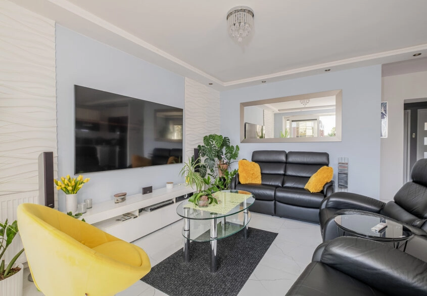 Słoneczne mieszkanie w centrum z dużymi oknami!