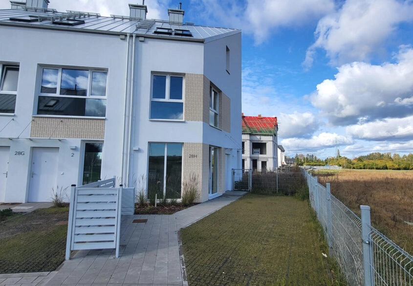 Dom skrajny 7 pokojowy pow. 166m2, ogród 151m2