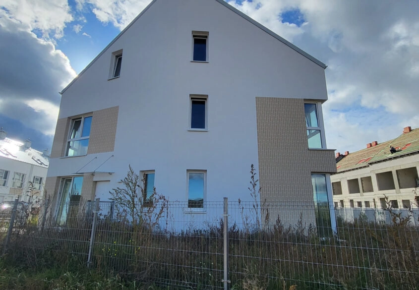 Dom skrajny 7 pokojowy pow. 166m2, ogród 151m2