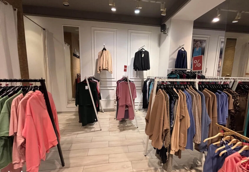 Lokal z witrynami na ul. Świętojańskiej w Gdyni