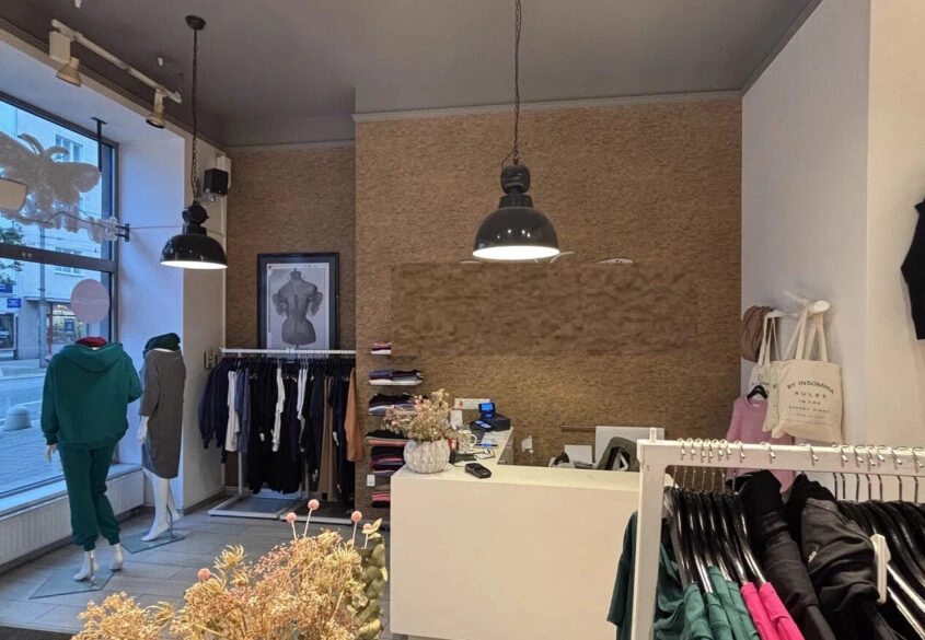 Lokal z witrynami na ul. Świętojańskiej w Gdyni