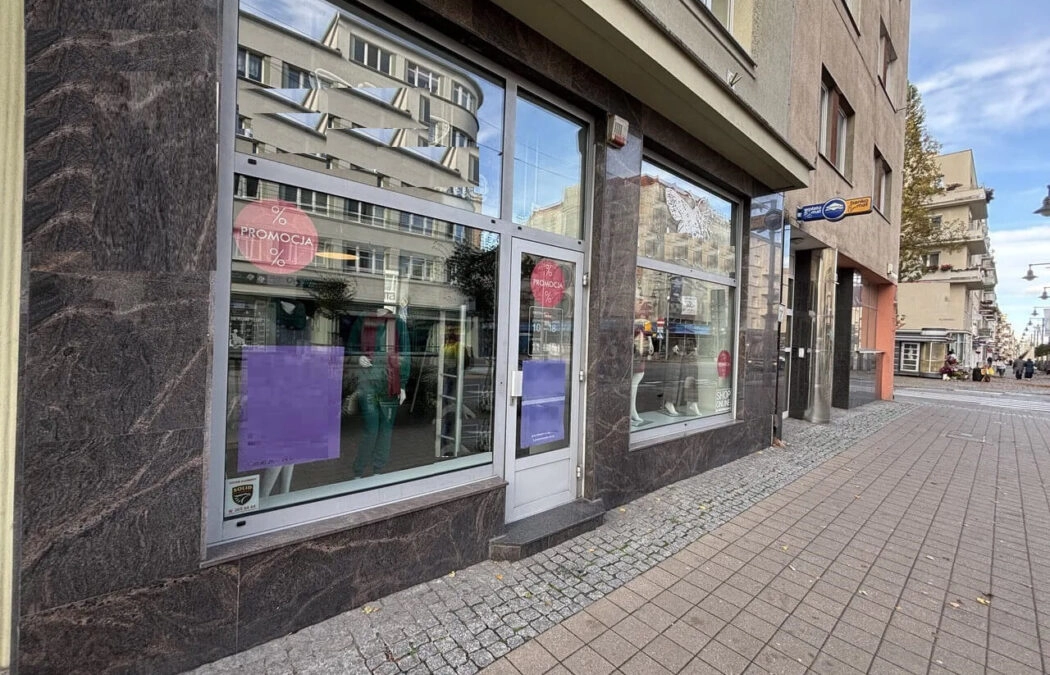 Lokal z witrynami na ul. Świętojańskiej w Gdyni