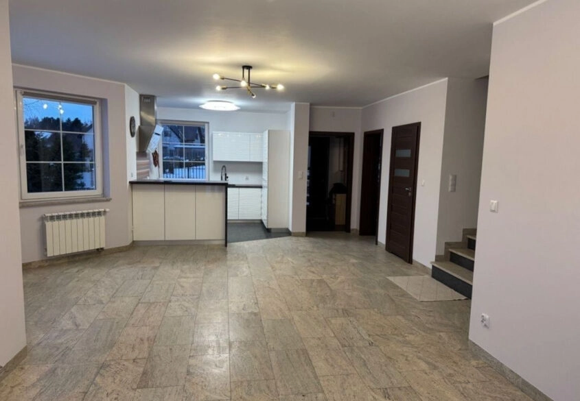 Ładny dom z dużym ogrodem, cisza i spokój