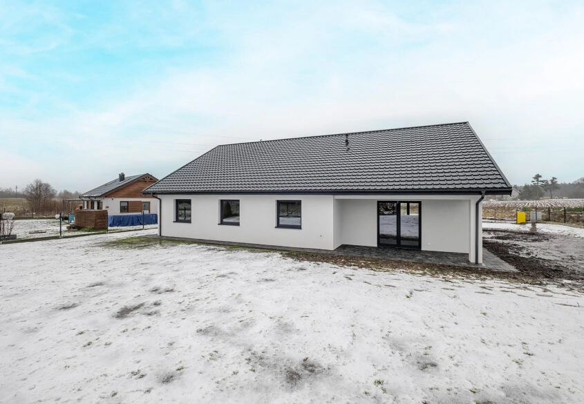 Przestronny dom parterowy na dużej działce!