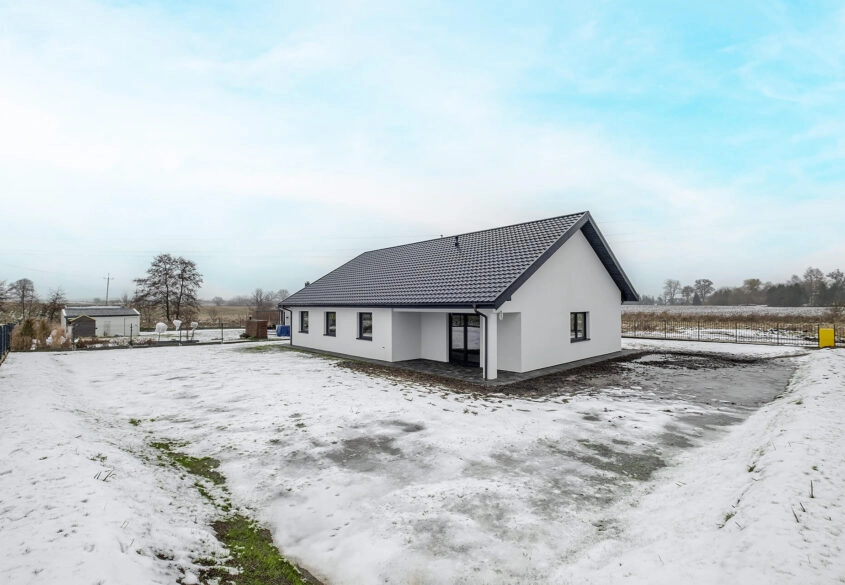 Przestronny dom parterowy na dużej działce!