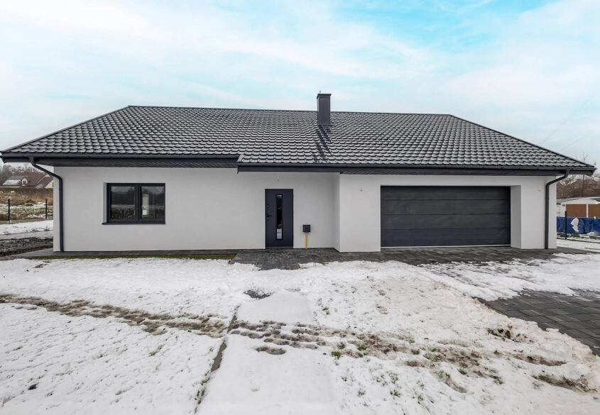 Przestronny dom parterowy na dużej działce!