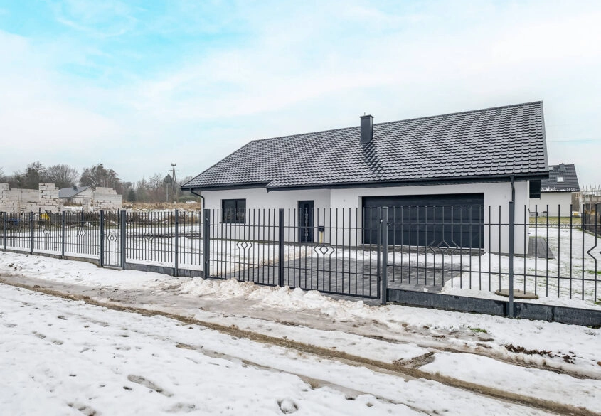 Przestronny dom parterowy na dużej działce!