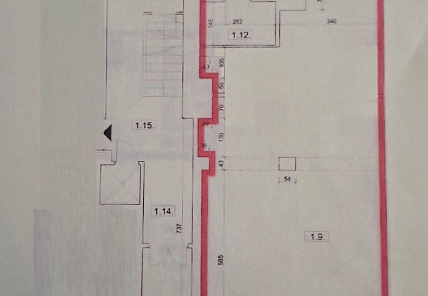 Świętojańska - lokal na parterze z dużą witryną