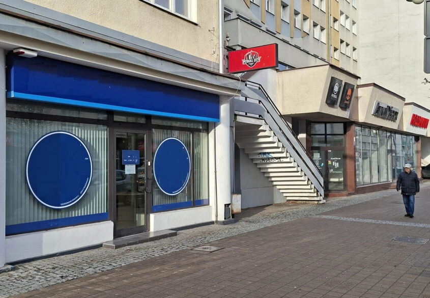 Świętojańska - lokal na parterze z dużą witryną