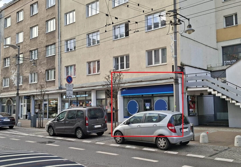Świętojańska - lokal na parterze z dużą witryną