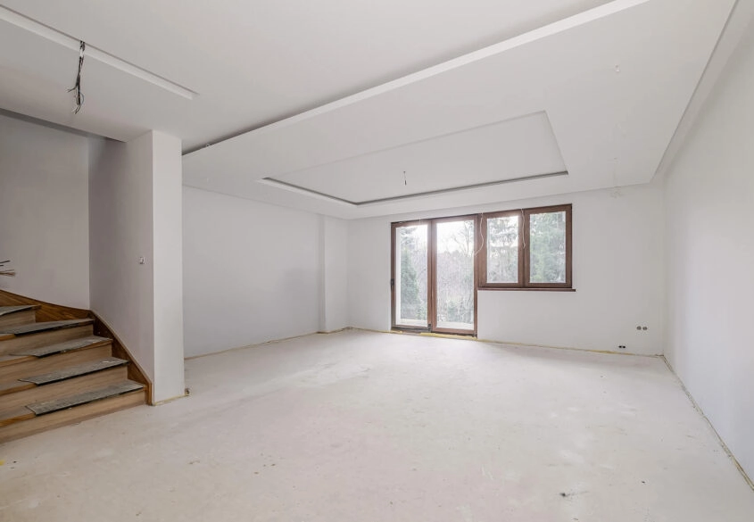 6 pokoi, 3 balkony, ogród - do własnej aranżacji!