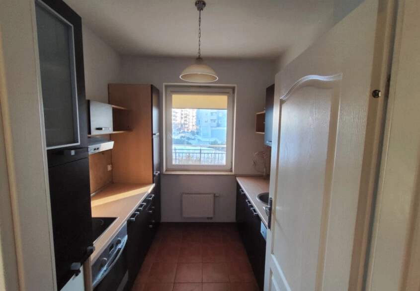 REDŁOWO 2 POKOJE, DUŻY BALKON, BLISKO SKM