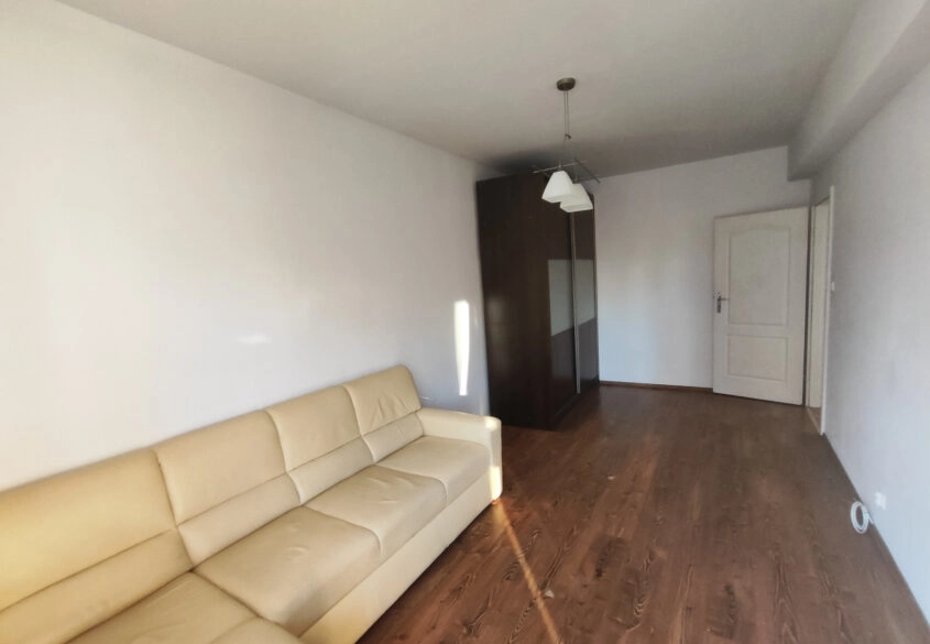 REDŁOWO 2 POKOJE, DUŻY BALKON, BLISKO SKM