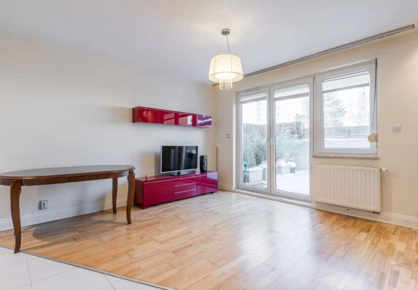 Tylko u nas 3 pkoje z tarasem i miejscem w hali!