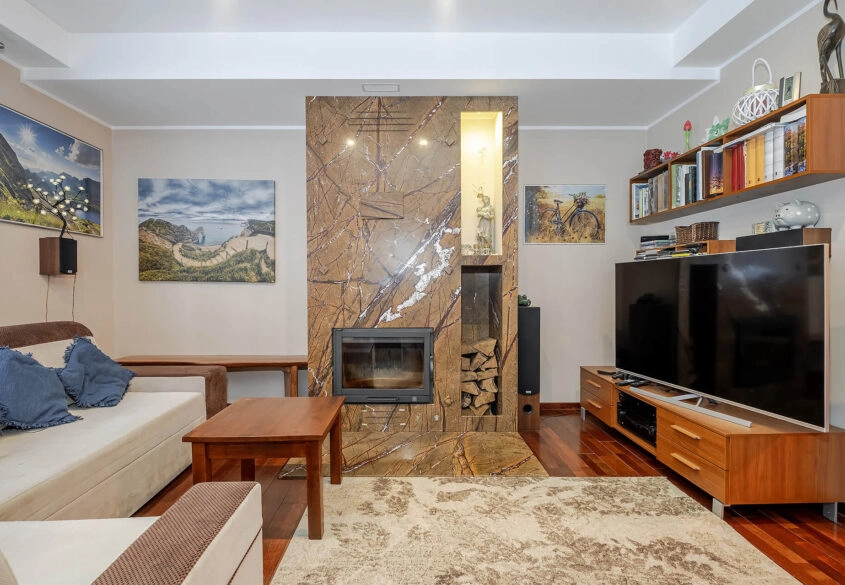 Dom wolnostojący 5 pok.w sąsiedztwie jeziora.