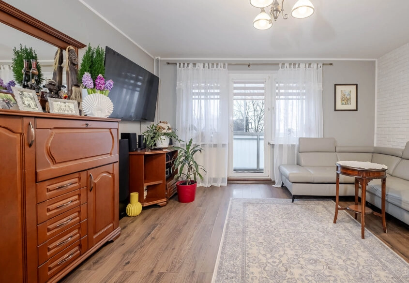 Bardzo ładne 3 pokoje na parterze po remoncie