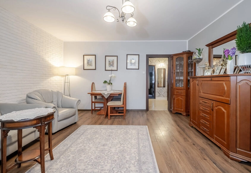 Bardzo ładne 3 pokoje na parterze po remoncie