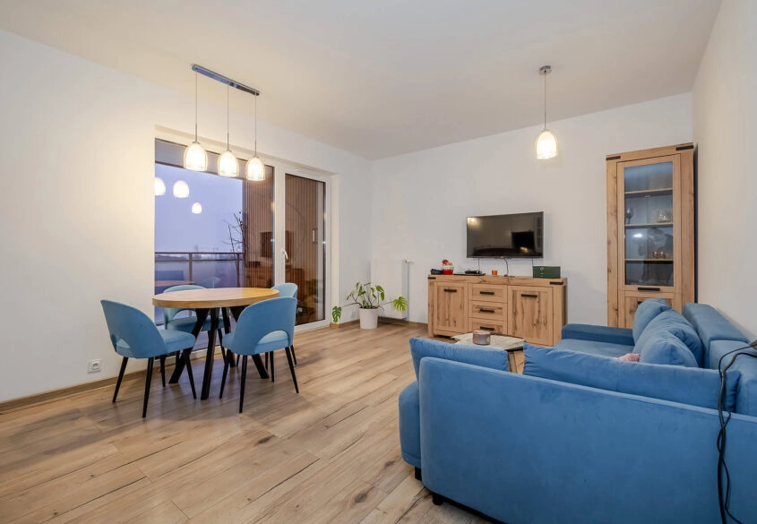 2 pokoje z miejscem w hali