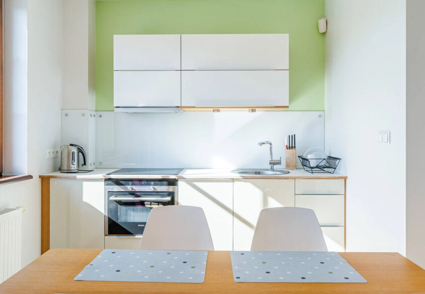 3 pokoje z balkonem, miejscem w hali i piwnicą!