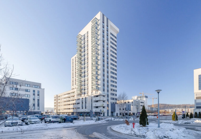 3 pokoje w Aqua Tower na 13 piętrze Reda