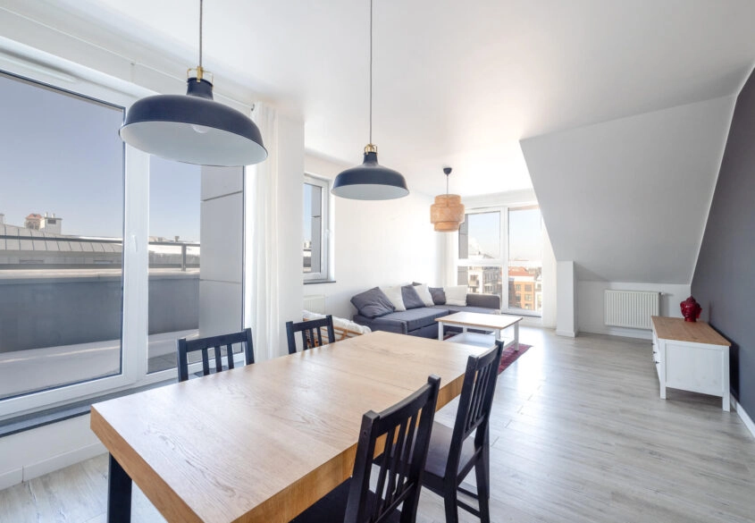 Apartament w Śródmieściu, 3 pokoje z m. postojowym