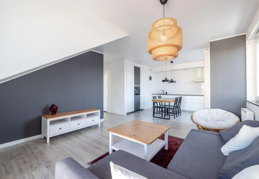 Apartament w Śródmieściu, 3 pokoje z m. postojowym