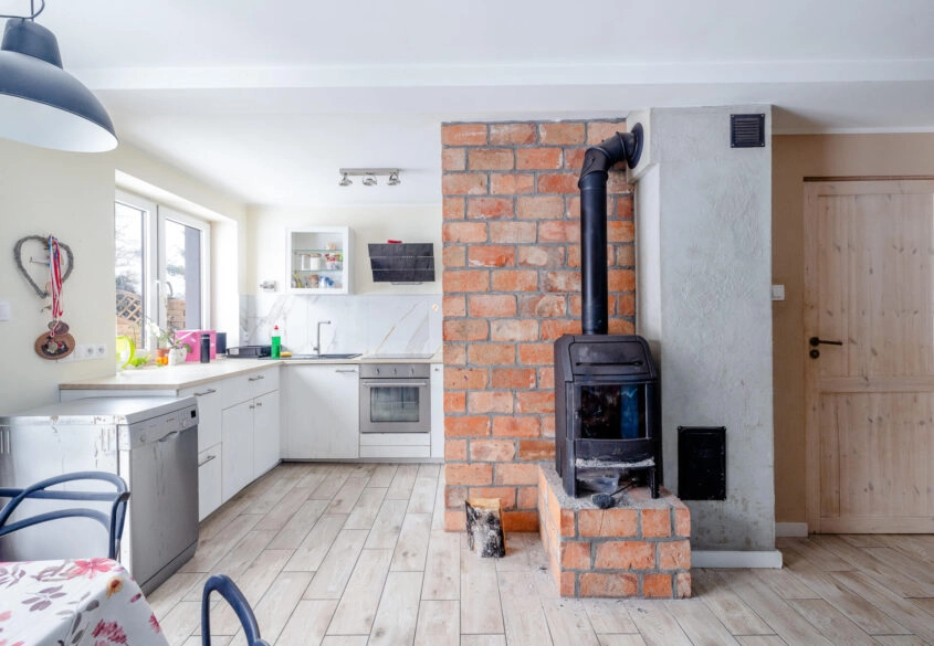 Dom na przeciwko szkoły w Pomlewie