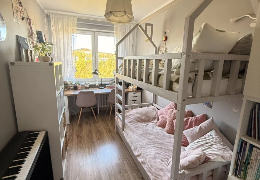 4 pokoje z loggią i piwnicą blisko plaży!