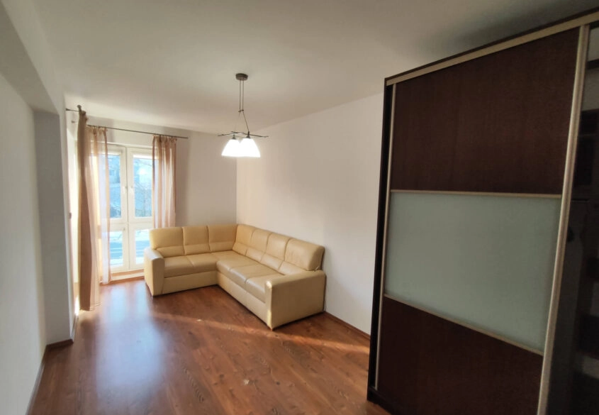 REDŁOWO 2 POKOJE, DUŻY BALKON, BLISKO SKM