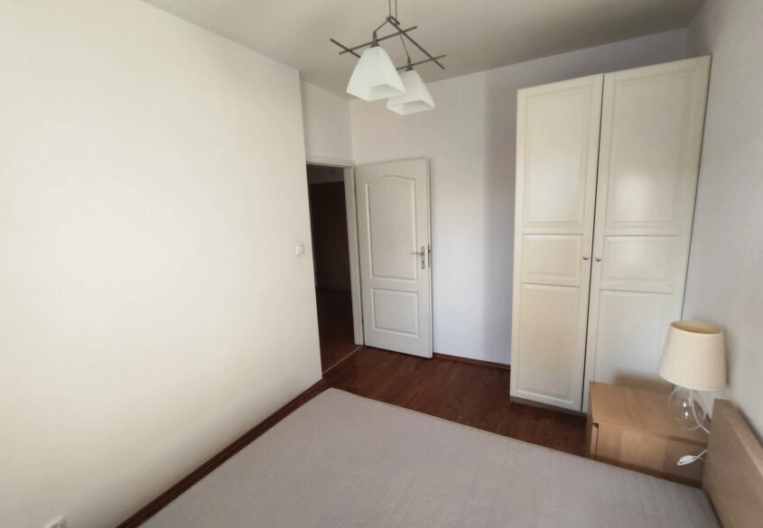 REDŁOWO 2 POKOJE, DUŻY BALKON, BLISKO SKM