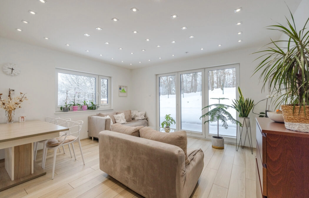 Piękny dom pod lasem w malowniczej okolicy