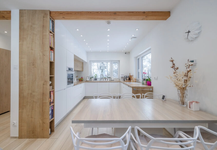 Piękny dom pod lasem w malowniczej okolicy