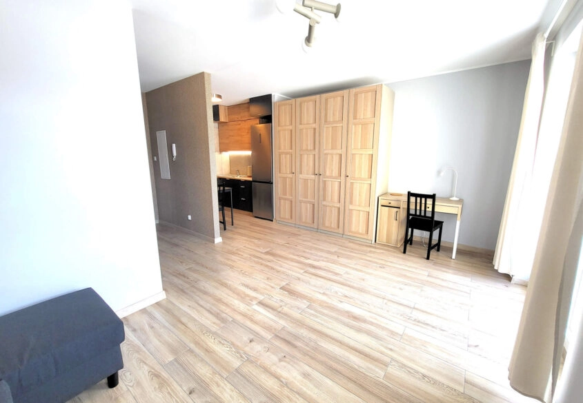 1 pok. wyposażone z miejscem parkingowym