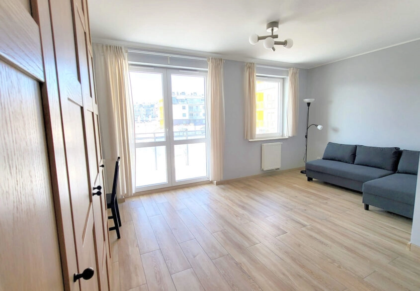 1 pok. wyposażone z miejscem parkingowym