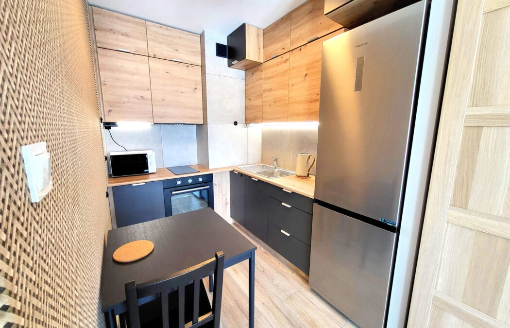 1 pok. wyposażone z miejscem parkingowym