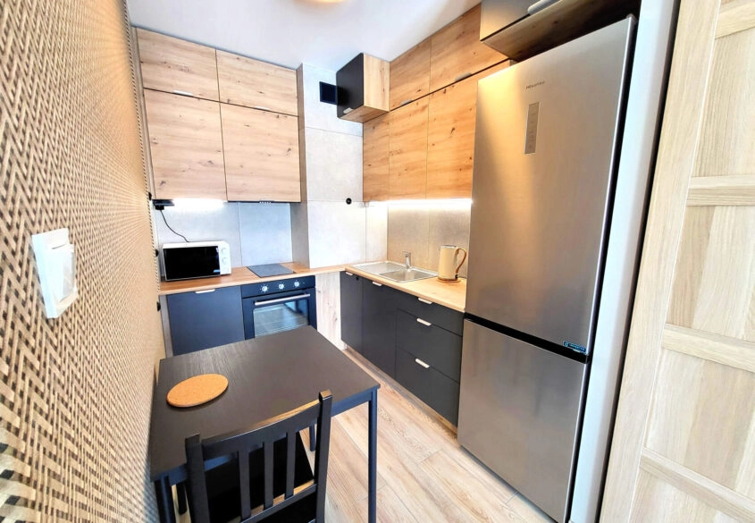 1 pok. wyposażone z miejscem parkingowym