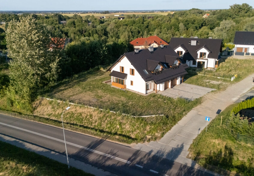 Dom bliźniak 5 pokoi  garaż duża działka